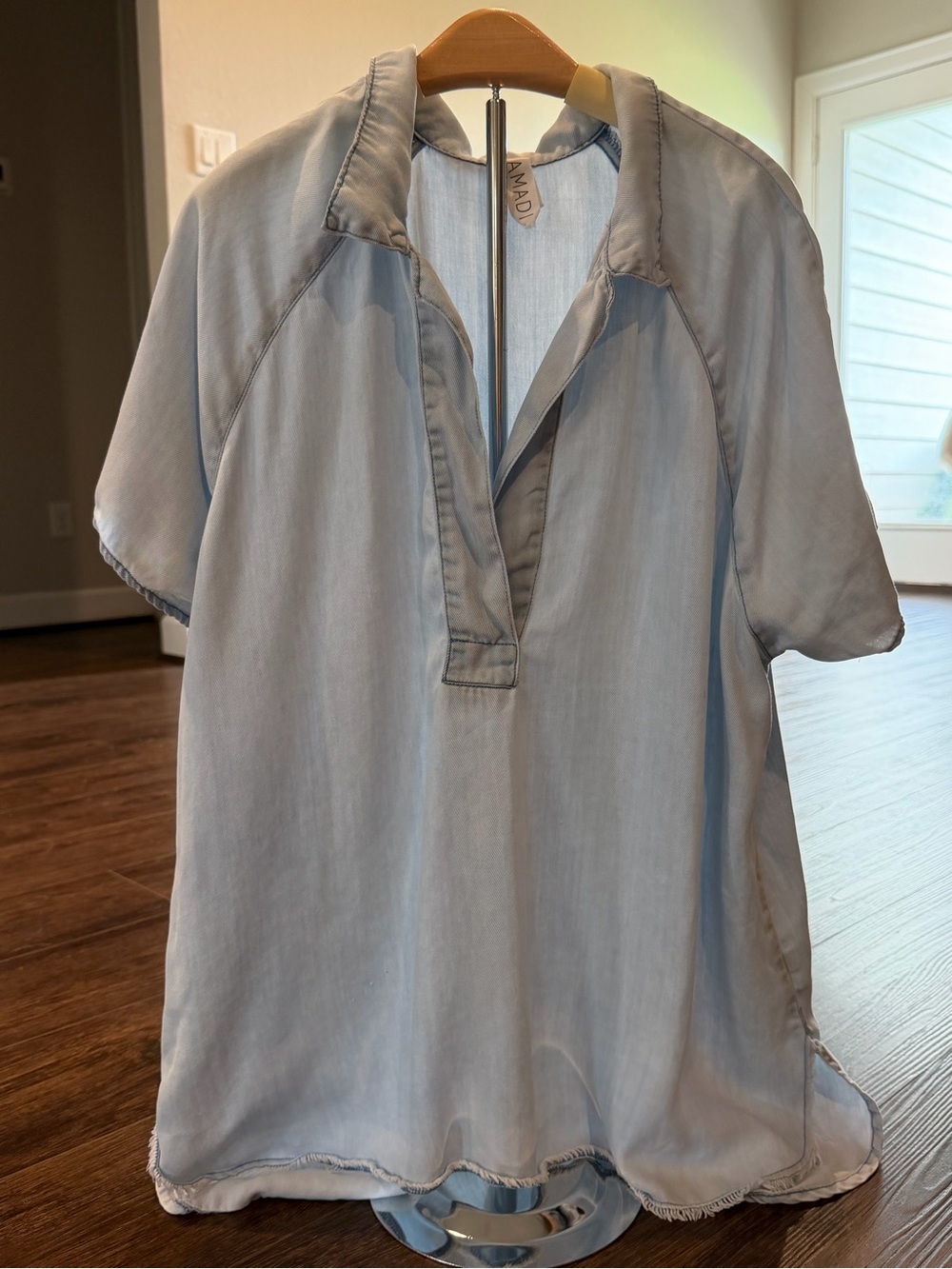 AMADI anthropology sz XS denim V neck top